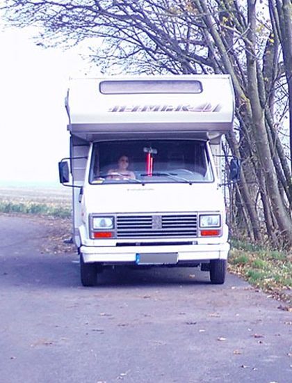 Love-Mobil Parkplatz B73 vor Himmelpforten aus Stade kommend